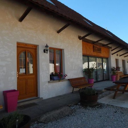 Gite Chez Marcel Et Bea La Chapelle-Saint-Sauveur  Buitenkant foto